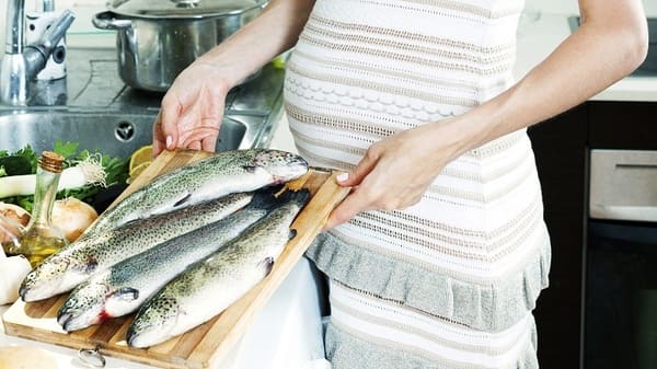 Cá nục bà bầu ăn được không? Ăn cá nục giúp mẹ bầu tăng cường sức khỏe