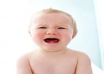 Triệu chứng và cách giúp bé dễ chịu hơn khi mọc răng