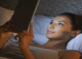 5 điều bạn nên tránh làm vào ban đêm để có giấc ngủ ngon hơn